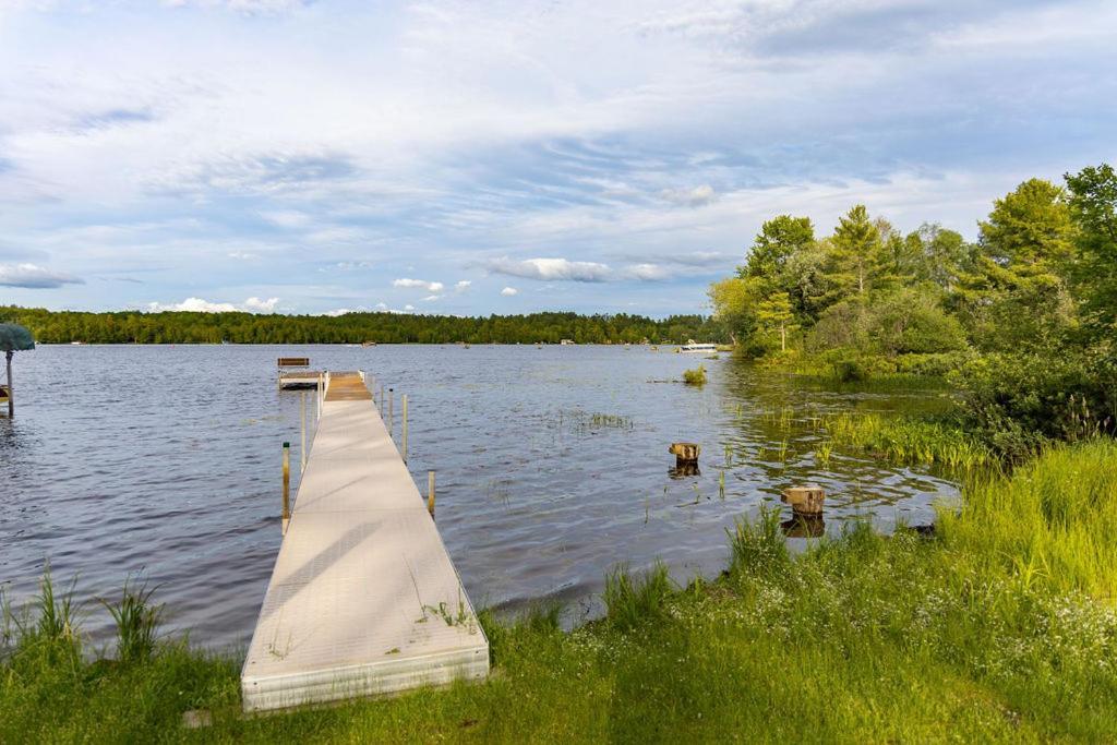 Twelve Pines Resort - South Lodge With Private Pier On Catfish Lake إيغل ريفير المظهر الخارجي الصورة
