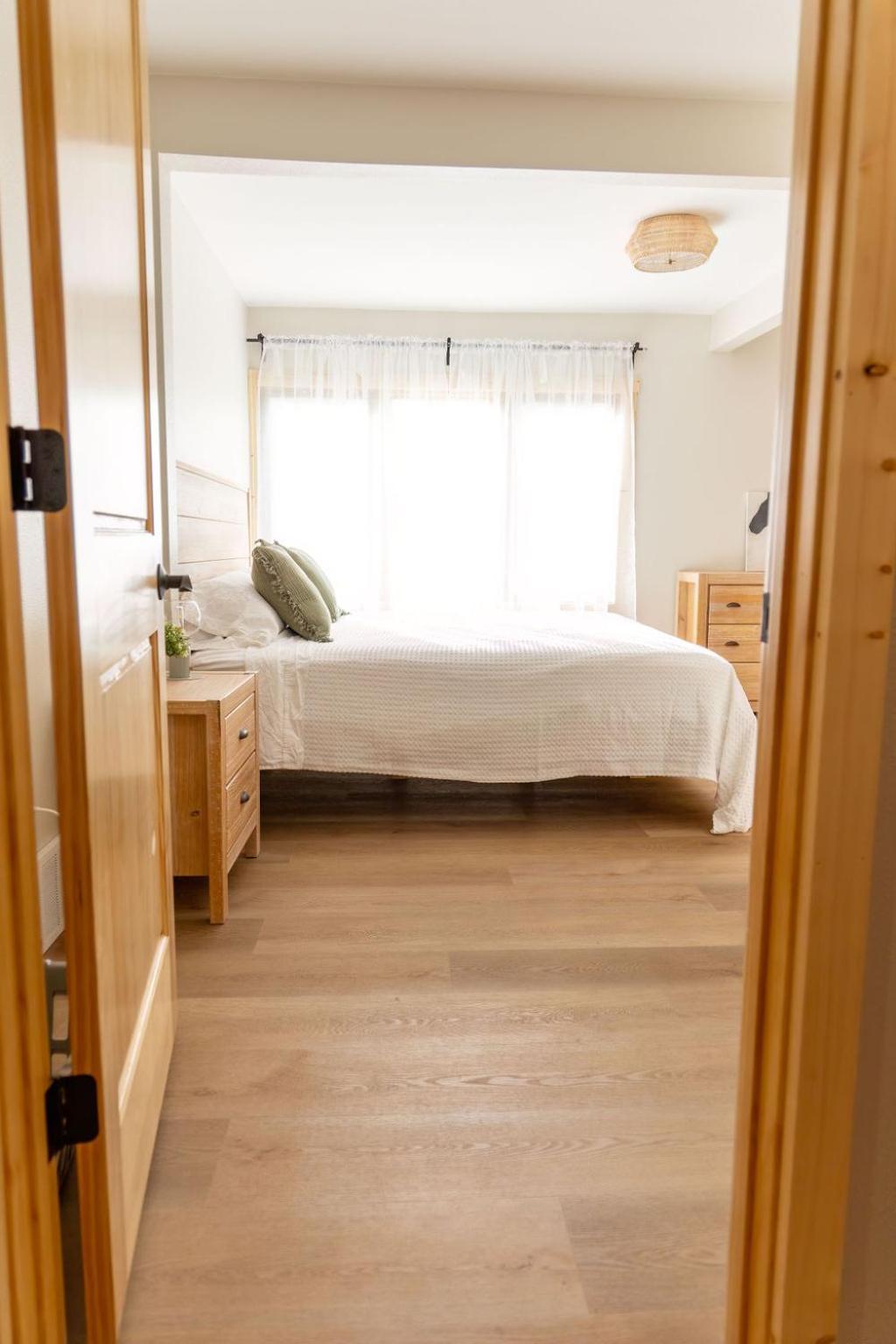Twelve Pines Resort - South Lodge With Private Pier On Catfish Lake إيغل ريفير المظهر الخارجي الصورة